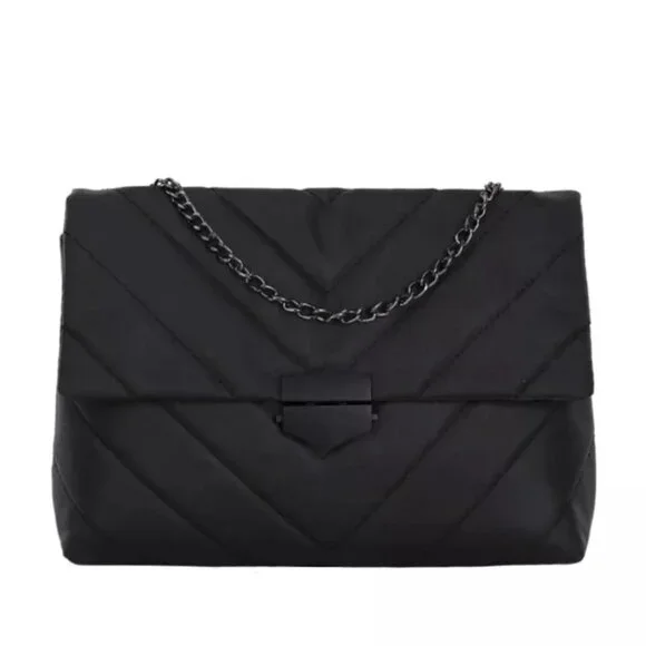 Chic Black Quilted Shoulder Bag - Picture 2 of 2